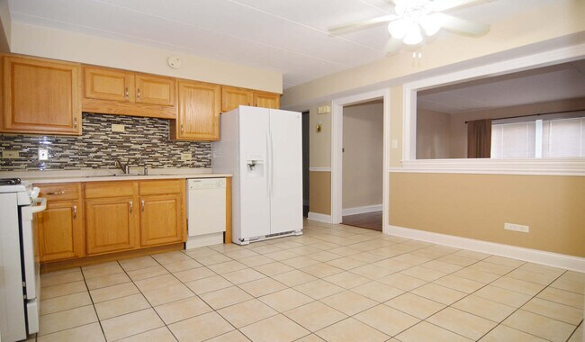 Foto del edificio - 4430 W 111th St