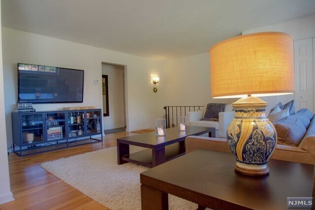 Foto del edificio - 27-33-33 Corsa Terrace