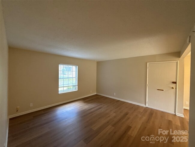 Foto del edificio - 2610 Park Rd
