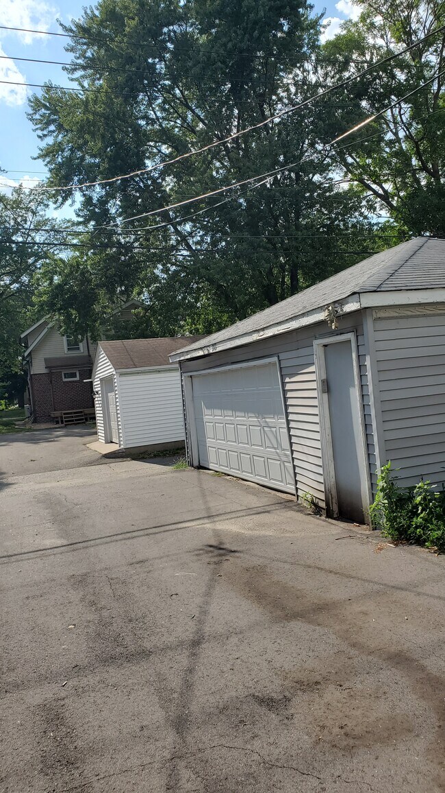 Foto del edificio - 3913 Thomas Ave N