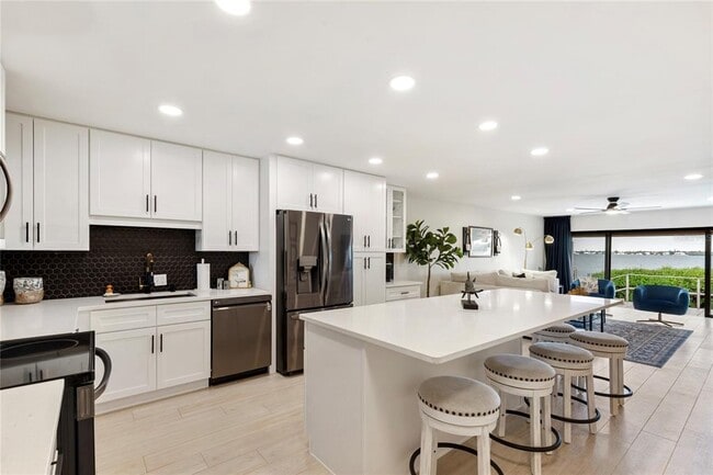 Building Photo - 3887 Catalina Dr