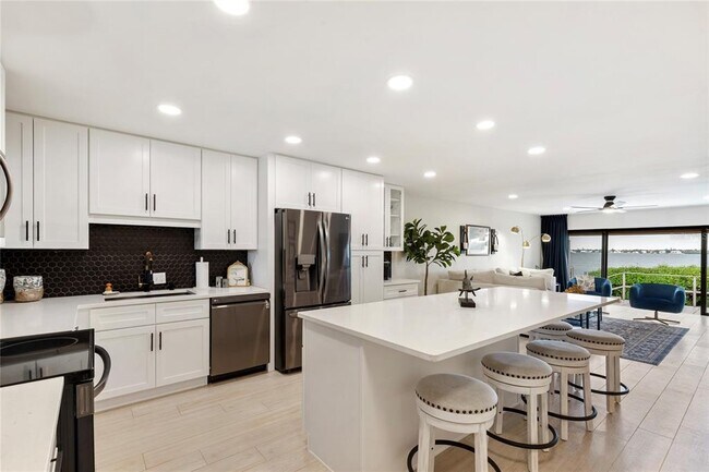 Foto del edificio - 3887 Catalina Dr