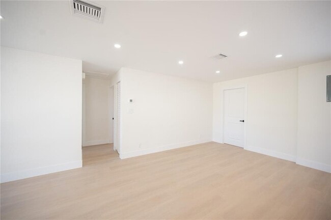 Foto del edificio - 3751 NE 17th Ave
