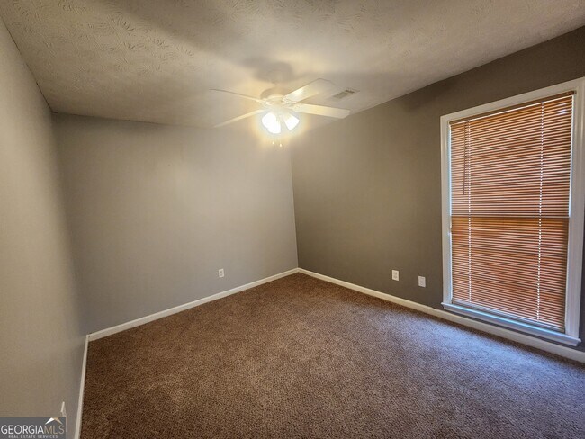 Foto del edificio - 7168 Village Loop