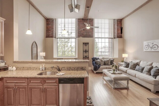 Building Photo - 195 McGregor St