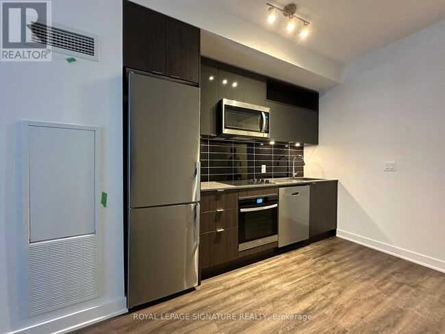 Building Photo - 135 Lower Sherbourne St