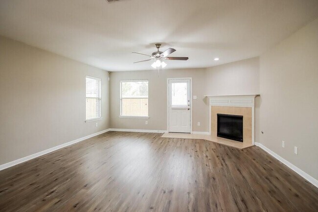 Foto del edificio - 2706 Sandberry Dr