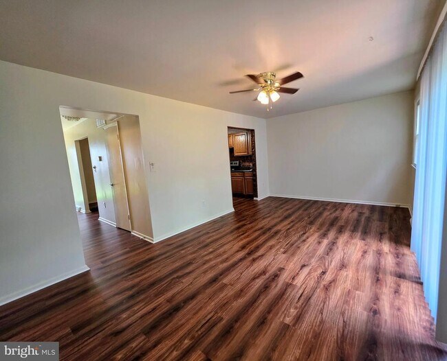 Foto del edificio - 822 Calvert Towne Dr