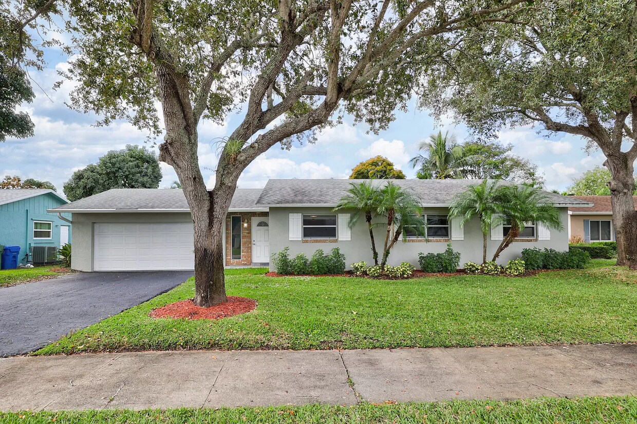 Primary Photo - 6831 NW 26th Ave