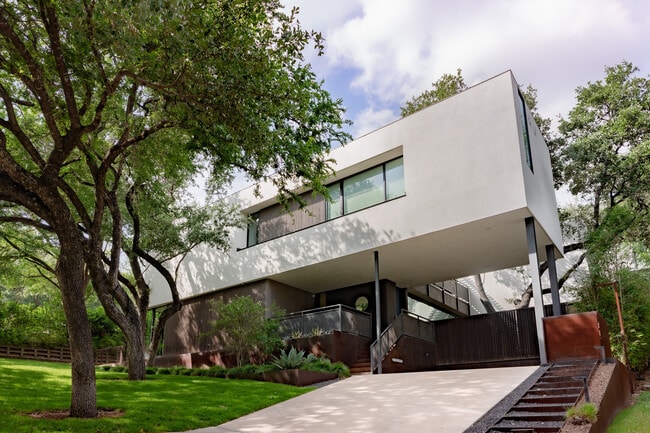 Building Photo - 2210 Westlake Dr