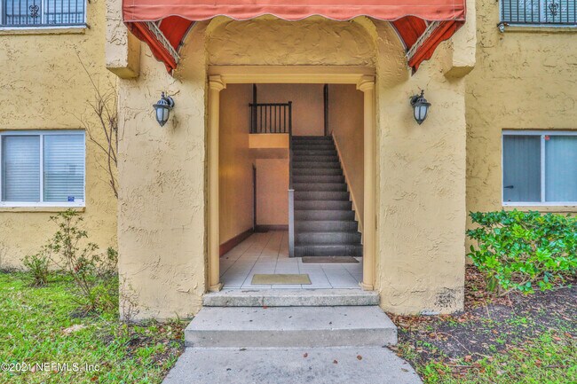 Building Photo - 6646 La Mirada Dr E