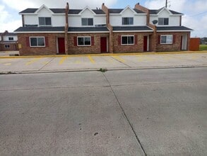 Building Photo - 3594 Friendswood Dr