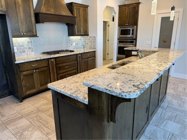 Building Photo - 2202 NE Steinbeck Dr