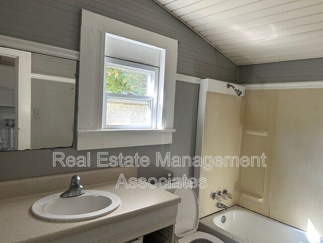 Foto del edificio - 635 E Chappell St