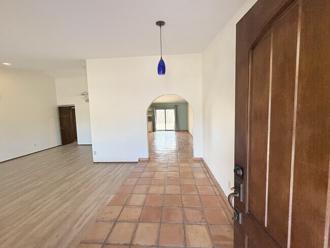 Foto del edificio - 1013 W Keating Ave