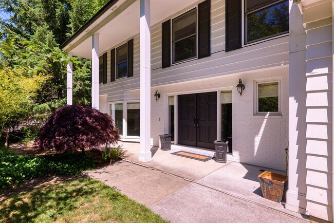 Foto del edificio - Welcome to your dream home in the picturesque Westridge neighborhood