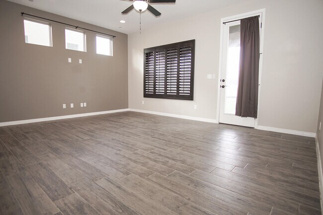 Building Photo - 14937 Tierra Coruna Ave