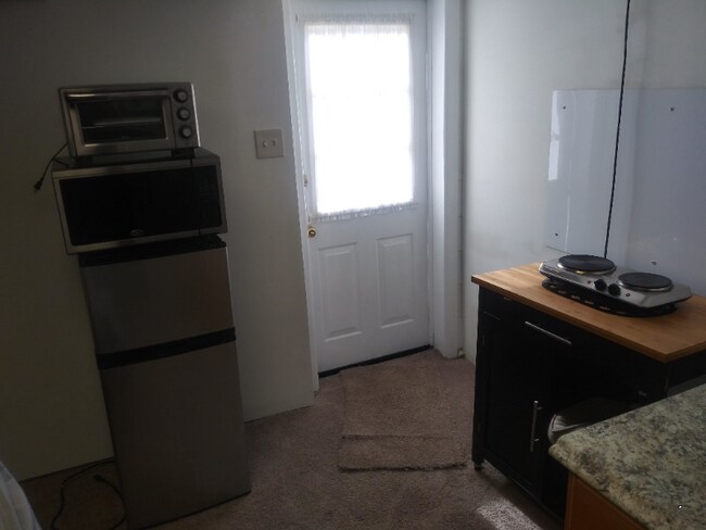 Building Photo - 2332 Elmwood Cir SE