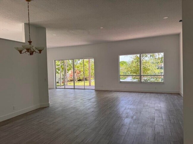 Foto del edificio - 13377 NW 14th St