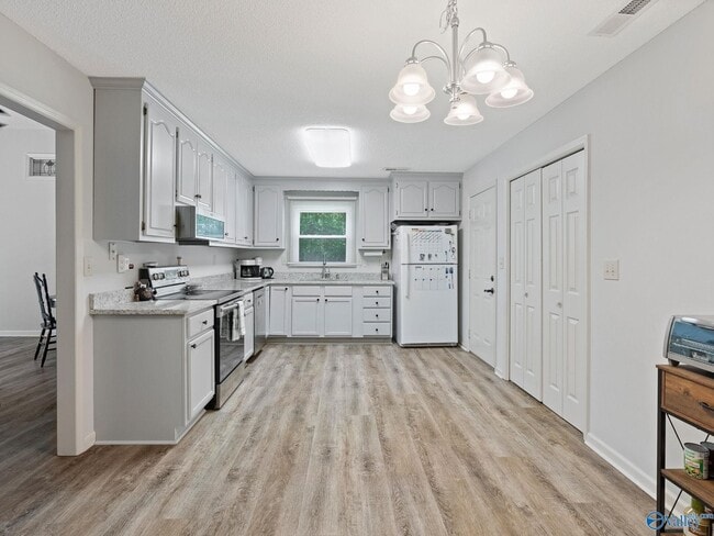 Building Photo - 105 Whisperbrook Cir