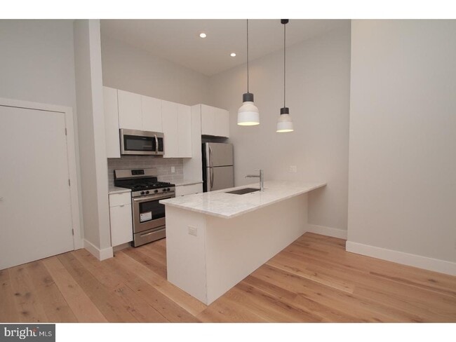 Building Photo - 220 S 3rd St