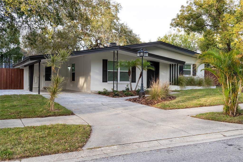 Foto principal - 1221 E Oakwood St