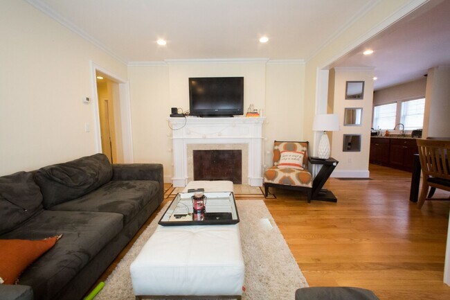 Building Photo - 36 Beaconsfield Rd