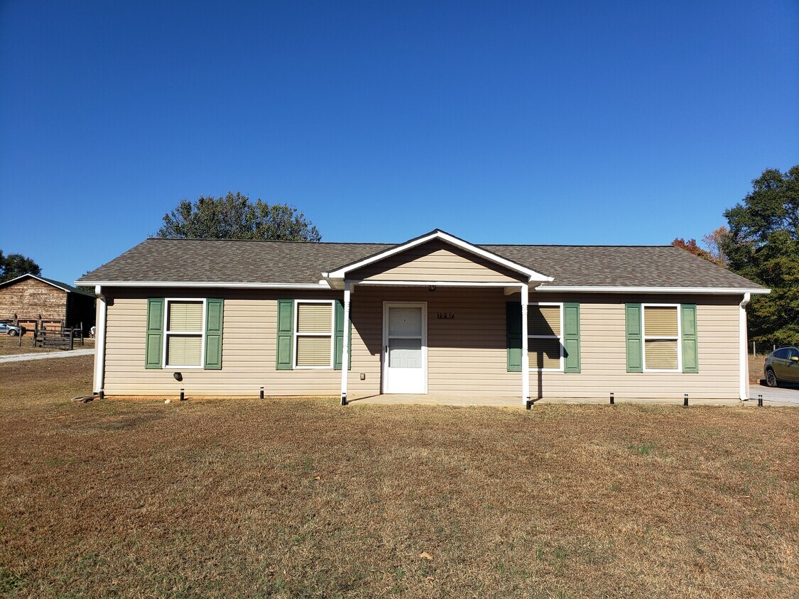 1087 Jackson Grove Rd, Travelers Rest, SC 29690 House Rental in