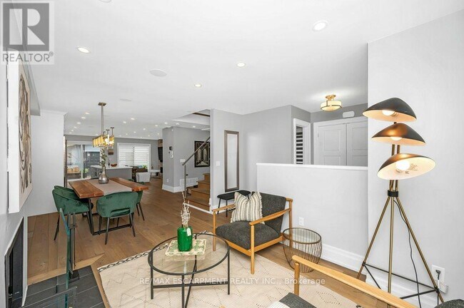 Photo du bâtiment - 820 Cosburn Ave.