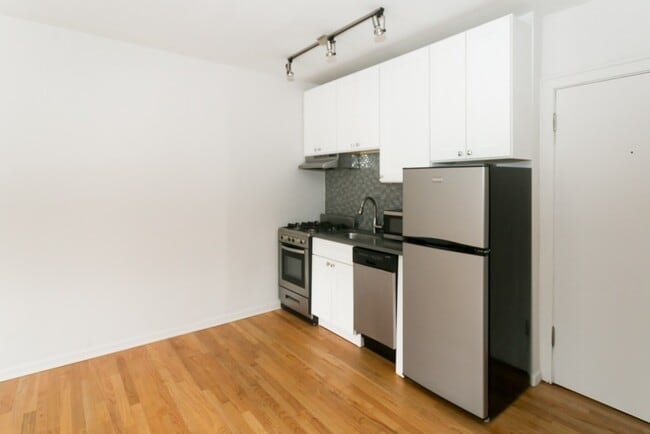 Building Photo - 2837 W Palmer St