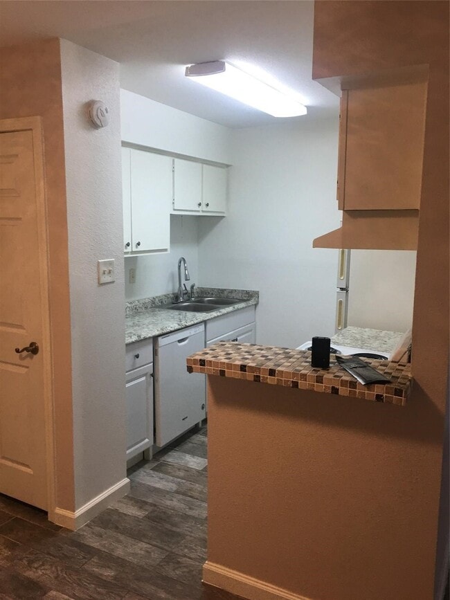 Building Photo - 5550 N Braeswood Blvd