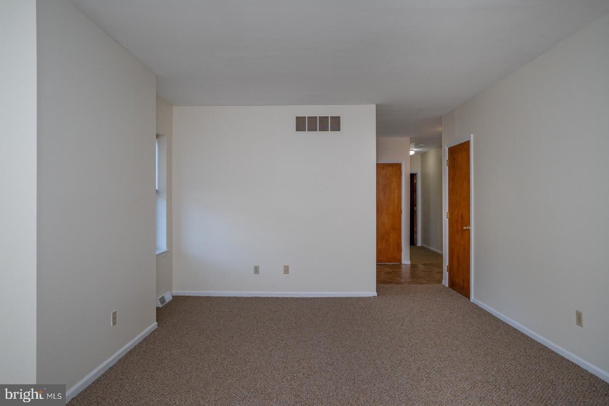 Foto principal - 829 W 9th St