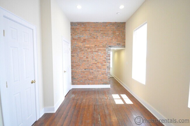 dormitorio - 68 E Whittier St