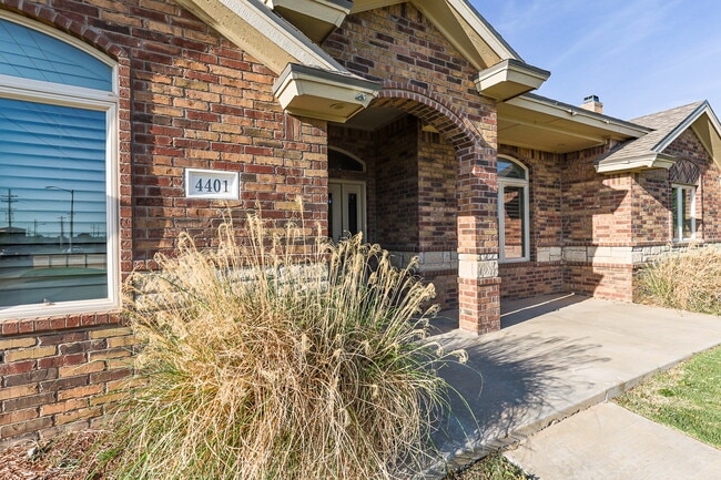 Building Photo - Beautiful House in Sun Crest