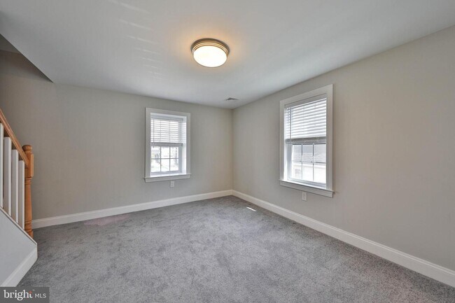 living room - 435 W 6th Ave