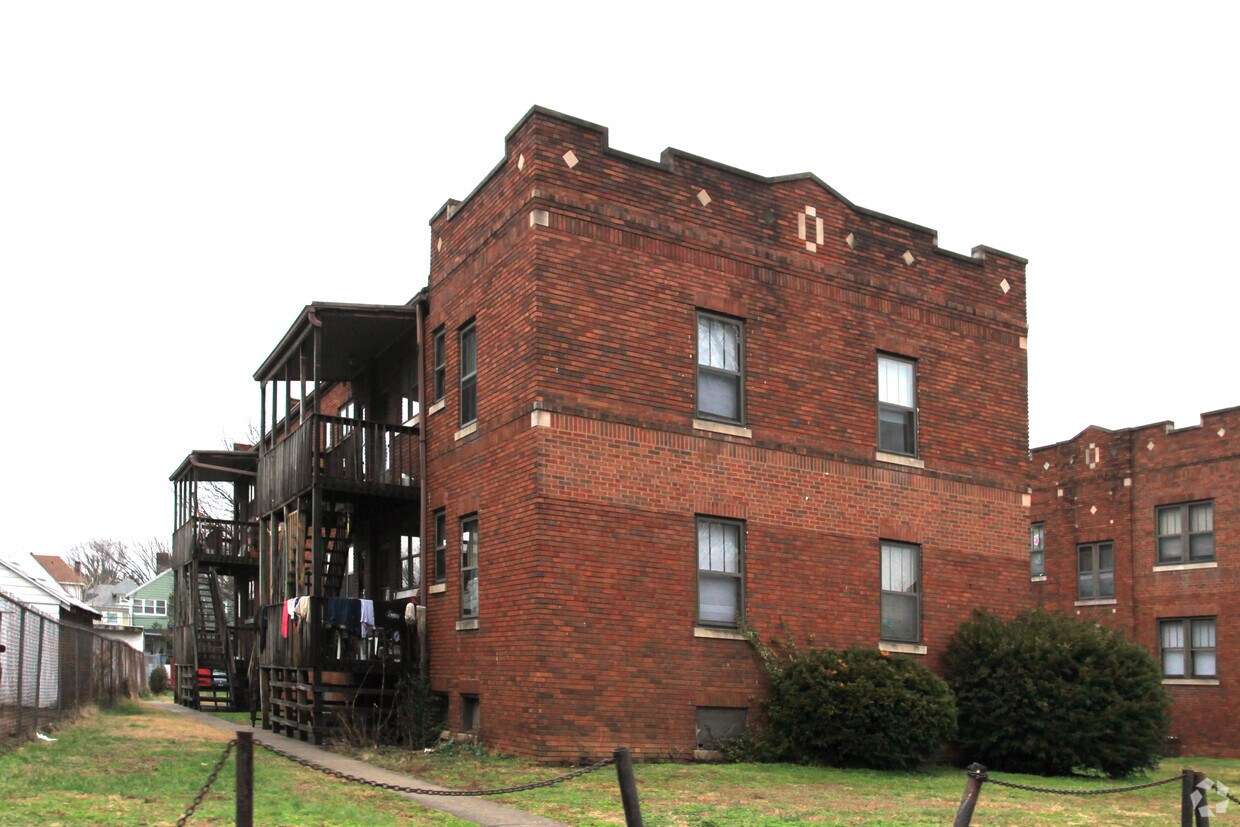 Building Photo - 648-654 S Hecks Ln