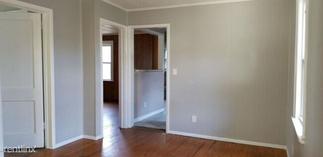 Building Photo - 2 br, 1 bath Apartment - 41 6th Ave