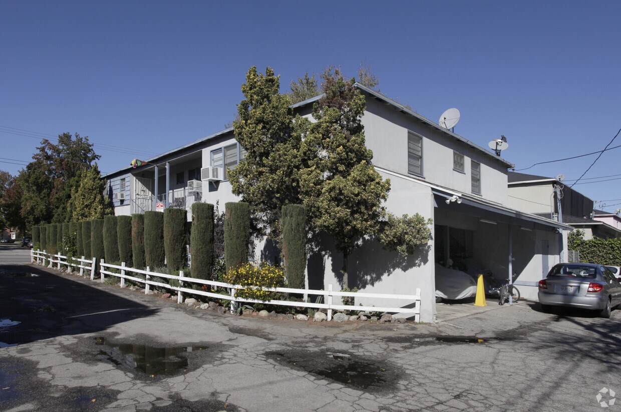 Foto del edificio - 6308 Vineland Ave