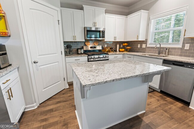 Building Photo - 705 River Rock Ct