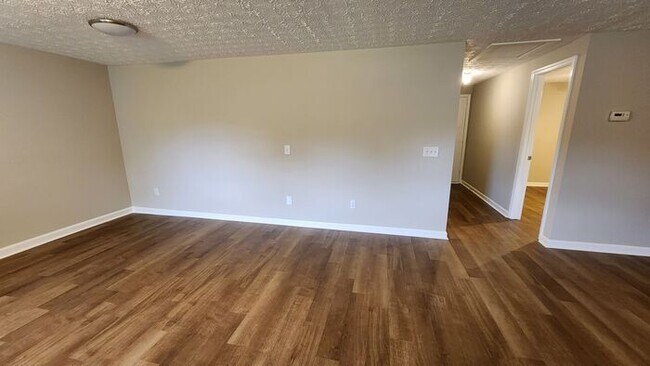 Foto del edificio - 2 Bed 1 Bath Unit - Completely Remodeled -...