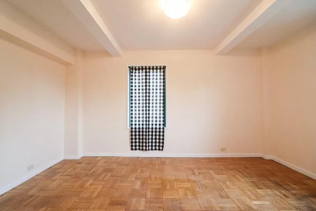 Foto del edificio - 5 Metropolitan Oval