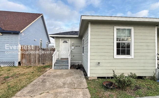 2 Bed/1 Bath Condo with Fenced Yard / Pet-Friendly / Vouchers Accepted / Available Now! - 2 Bed/1 Bath Condo with Fenced Yard / Pet-Friendly / Vouchers Accepted / Available Now!