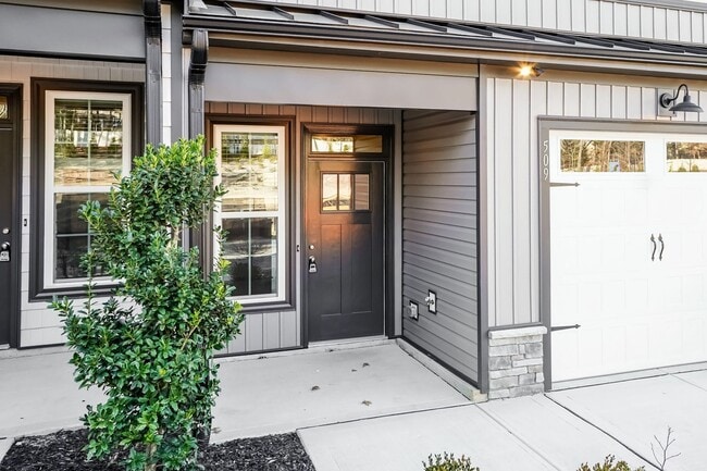 Building Photo - New Construction Modern Home!