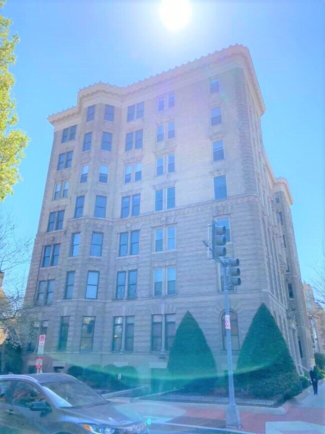 Building Photo - Lovely 2 BR/1 BA Condo in Logan Circle!