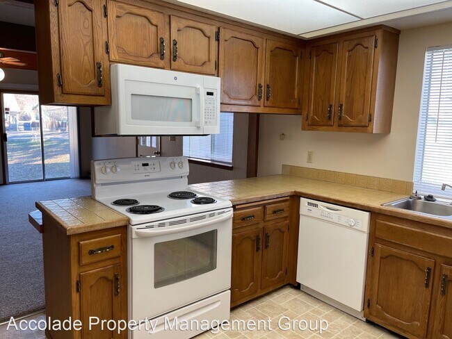 Foto del edificio - 3 br, 1 bath House - 1105 East Capitol Ave