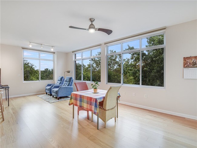 Building Photo - 54 Rainey St