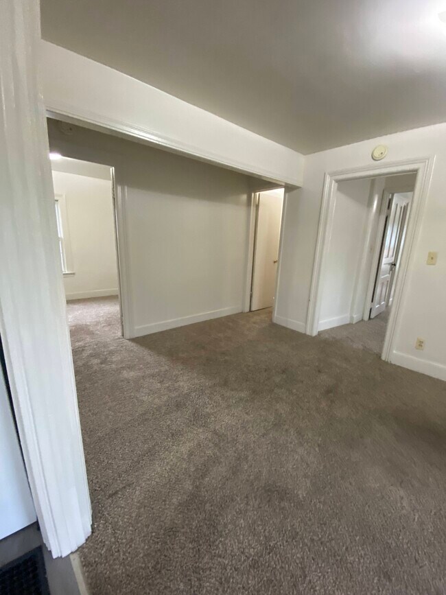 Foto del edificio - 320 N Adams St