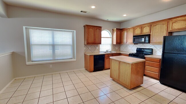 Building Photo - Cozy Home in Summer Creek Ranch! This is a...
