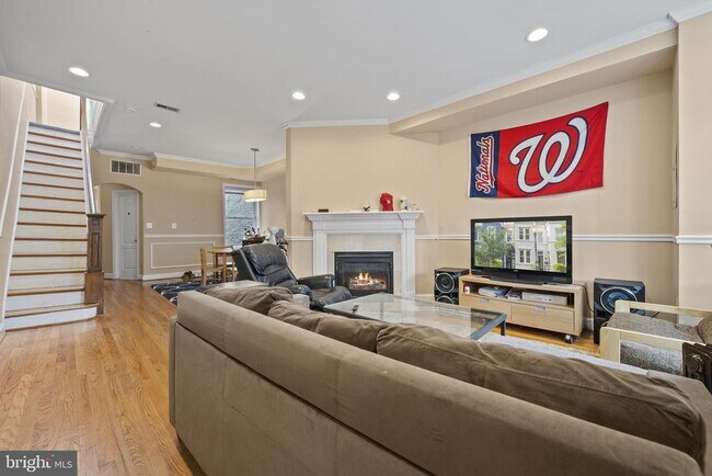 Foto del edificio - 128 Thomas St NW