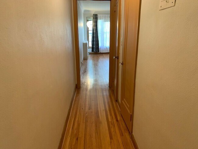 Building Photo - Sunny 2-Bedroom Apartment with Heat Included – Great Location!